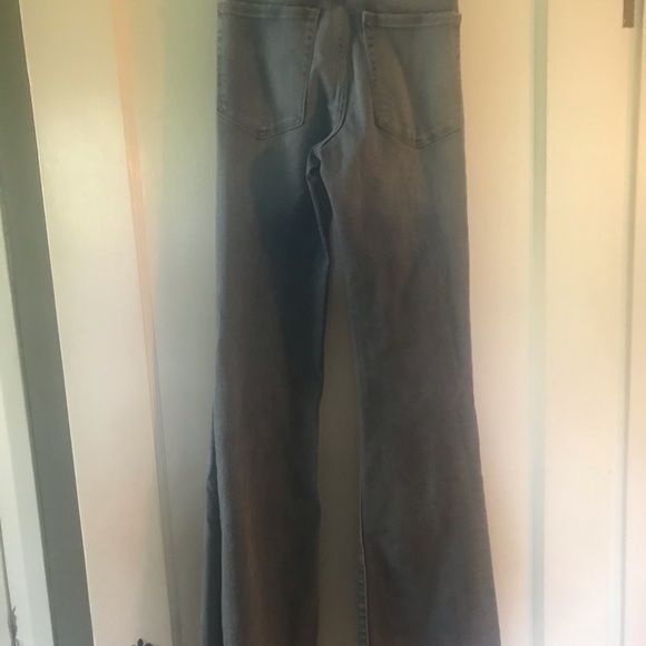 Good American ‘Good Flare’ jeans in BLUE381 - Picture 3 of 5